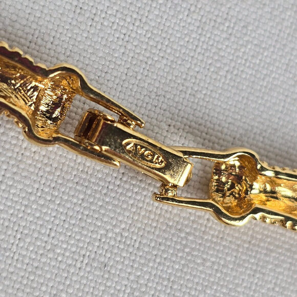 Vintage Avon Gold Tone Textured Chain Link Necklace - Picture 5 of 6